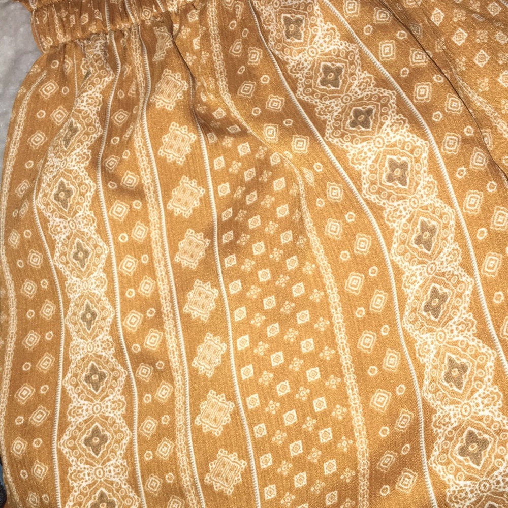 Off-The-Shoulder Gold Patterned Romper - image 5